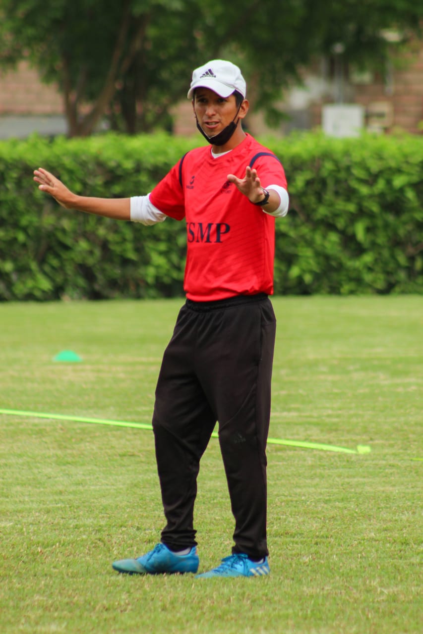 Gianfri entrenando en el campo